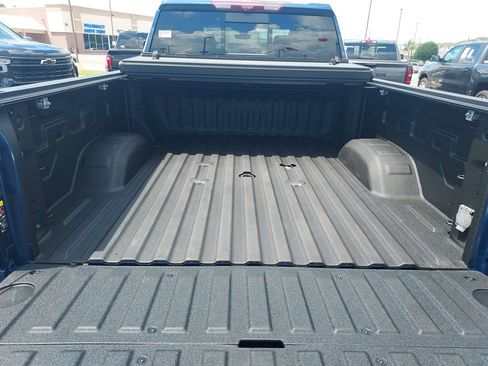 Used 2022 GMC Sierra 2500 AT4 w/ AT4 Premium Plus Package AWD/4WD image 9