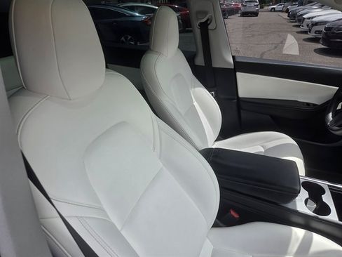 Used 2022 Tesla Model Y Performance AWD/4WD image 8