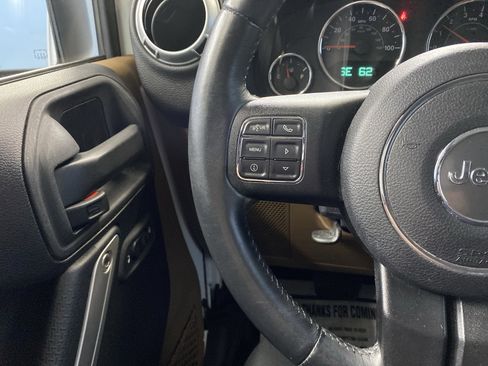 Certified 2015 Jeep Wrangler Unlimited Sahara w/ Dual Top Group image 18