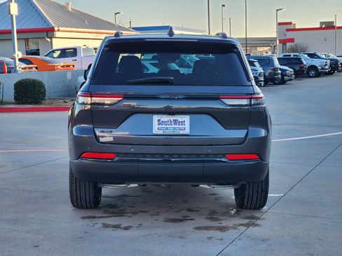 New 2025 Jeep Grand Cherokee Limited w/ Trailer Tow Package AWD/4WD image 8