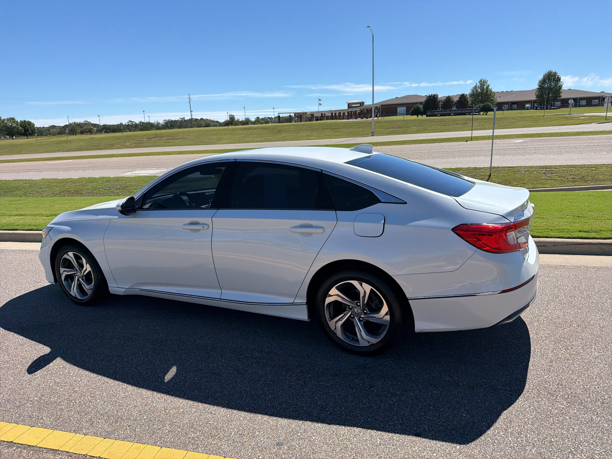Used 2018 Honda Accord EX-L image 8