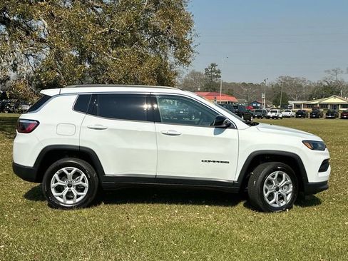 New 2025 Jeep Compass Latitude image 5