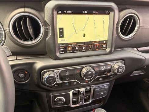 Used 2023 Jeep Wrangler Unlimited Sahara AWD/4WD image 15