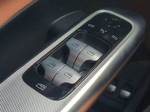 New 2025 Mercedes-Benz GLC 350e 4MATIC image 11