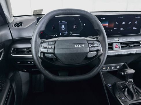 Used 2025 Kia K4 FWD image 18