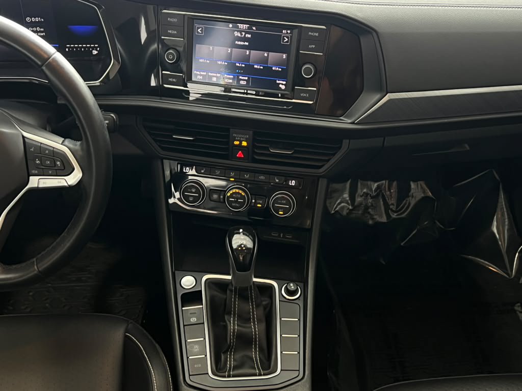 Used 2023 Volkswagen Jetta SE FWD image 17