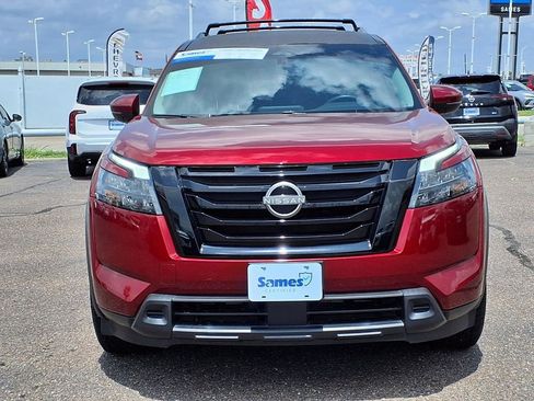 Used 2023 Nissan Pathfinder SV w/ Lighting Package (N92) FWD image 3