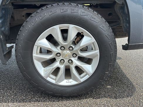 Used 2020 Chevrolet Silverado 1500 Custom w/ Custom Value Package AWD/4WD image 6
