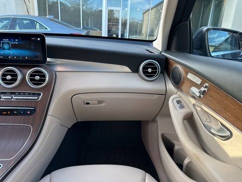 Used 2021 Mercedes-Benz GLC 300 GLC 300 w/ Premium Package image 16