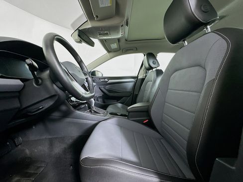 Used 2025 Volkswagen Jetta SE image 13