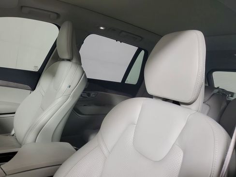 Used 2024 Volvo XC90 B6 Ultimate w/ Protection Package image 25