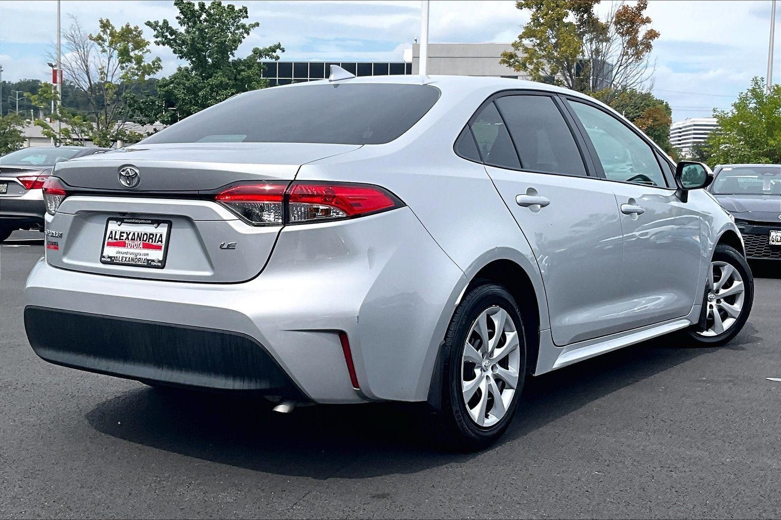 Used 2025 Toyota Corolla LE FWD image 12