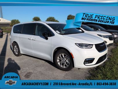 Used 2026 Chrysler Pacifica Select
