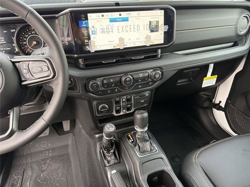 New 2026 Jeep Gladiator Sahara image 29