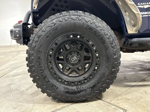 Used 2013 Jeep Wrangler Unlimited Sahara w/ Dual Top Group AWD/4WD image 24