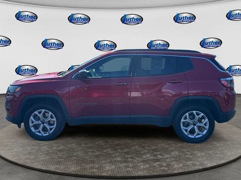 Used 2025 Jeep Compass Latitude AWD/4WD image 2