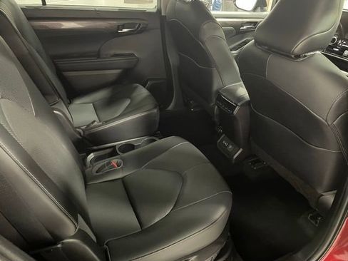 Used 2023 Toyota Highlander Limited image 15