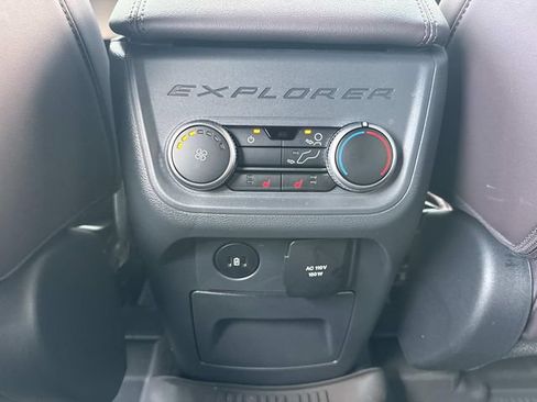 Used 2025 Ford Explorer Platinum RWD image 18