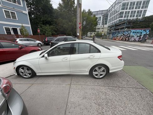 Used 2011 Mercedes-Benz C 300 4MATIC Sedan image 2