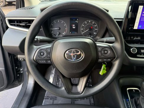 Used 2024 Toyota Corolla LE image 2