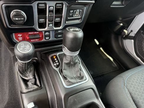 Used 2024 Jeep Wrangler Unlimited Rubicon 4xe image 9