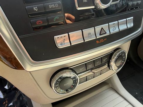 Used 2012 Mercedes-Benz ML 350 ML 350 4MATIC Sport Utility 4D image 29