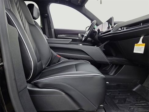 New 2026 Cadillac Vistiq Platinum w/ LPO, Floor Liner Package image 14