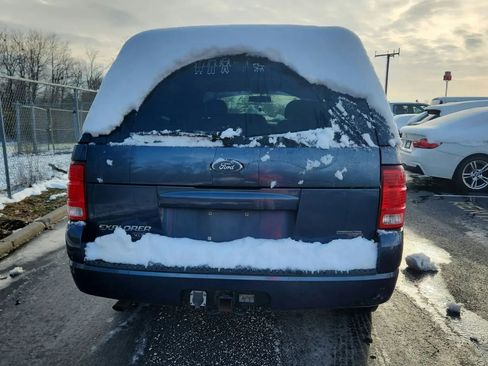 Used 2005 Ford Explorer XLT image 3