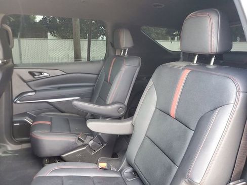 Used 2025 Chevrolet Traverse RS AWD/4WD image 12