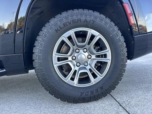 Used 2023 Jeep Wagoneer 4WD image 19