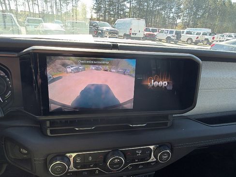 Used 2025 Jeep Wrangler Sahara w/ Safety Group image 33