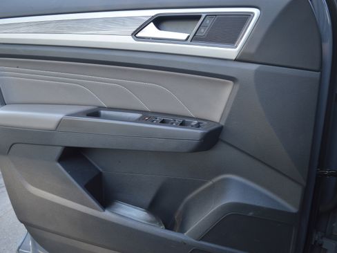 Used 2022 Volkswagen Atlas Cross Sport SE image 12