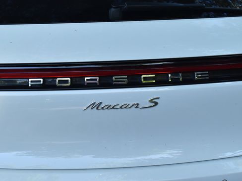 Used 2023 Porsche Macan S AWD/4WD image 12