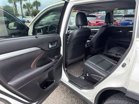 Used 2016 Toyota Highlander XLE FWD image 28