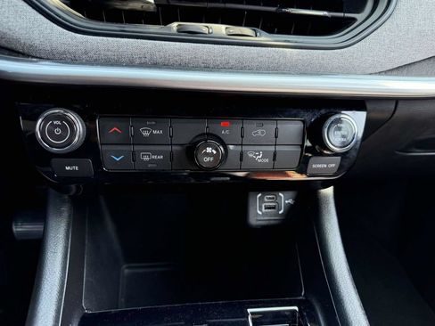 Certified 2024 Jeep Compass Latitude AWD/4WD image 26