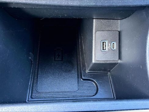 Used 2024 Ford Edge Titanium image 32