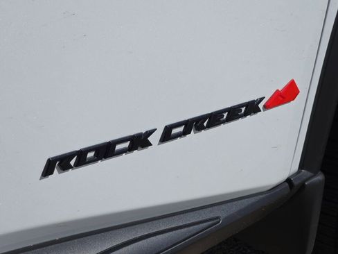 Used 2025 Nissan Rogue SV AWD/4WD image 4