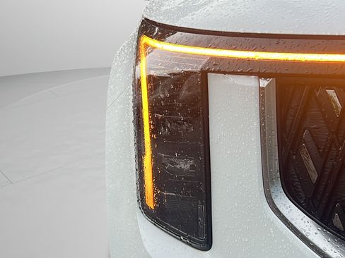 New 2026 Kia Carnival EX FWD image 25