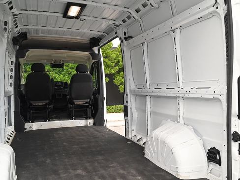 Used 2024 RAM ProMaster 2500 w/ Convenience Group FWD image 11