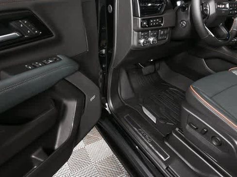 New 2025 GMC Yukon XL AT4 w/ AT4 Premium Plus Package image 8