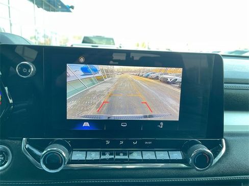 Used 2024 Chevrolet Colorado LT w/ LT Convenience Package image 14