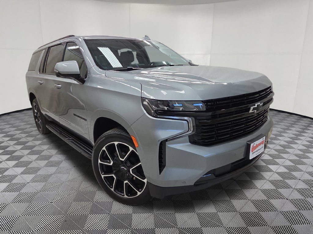 Used 2024 Chevrolet Suburban RST w/ Luxury Package AWD/4WD image 3