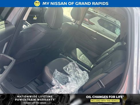 New 2026 Nissan Pathfinder Platinum AWD/4WD image 12