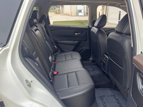 Used 2023 Nissan Rogue SV w/ SV Premium B Package FWD image 34