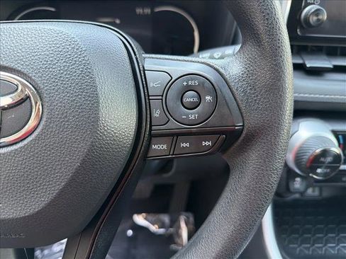 Used 2025 Toyota RAV4 LE AWD/4WD image 16