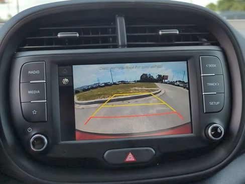 Used 2025 Kia Soul LX FWD image 18