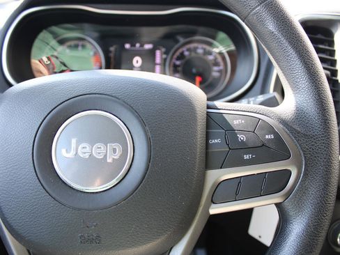 Used 2020 Jeep Cherokee Latitude image 15