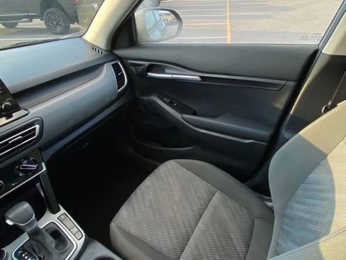 Used 2023 Kia Seltos LX image 26