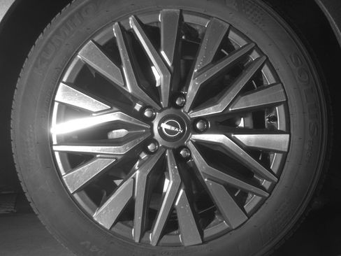Used 2025 Nissan Altima 2.5 SV FWD image 13