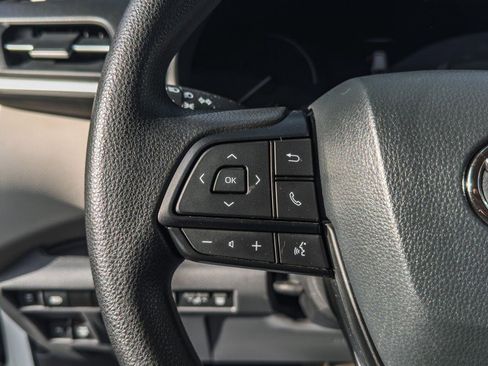 Used 2024 Toyota Sienna LE image 32